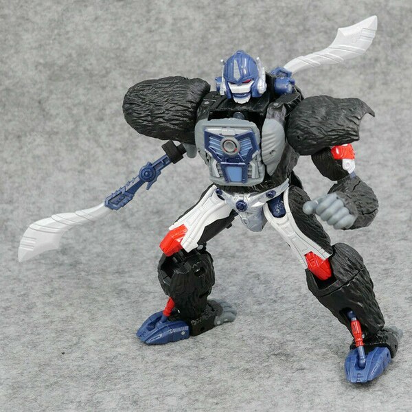 Kingdom Optimus Primal Skateboard And Weapons Upgrade Kit  (3 of 9)